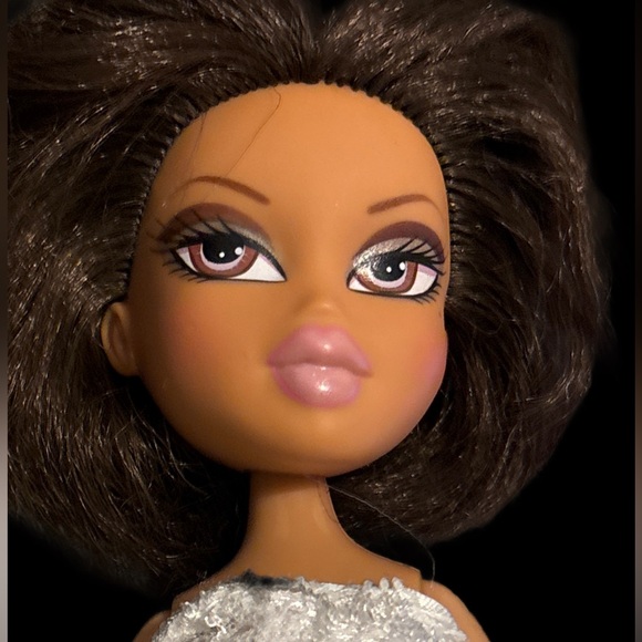 Bratz Doll Yasmin 2001 Re-dress with Elegant White and Pink Lace Dress - Picture 13 of 15